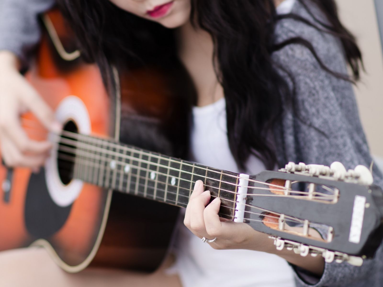 Основы игры на гитаре: мелодия, ритм, армония